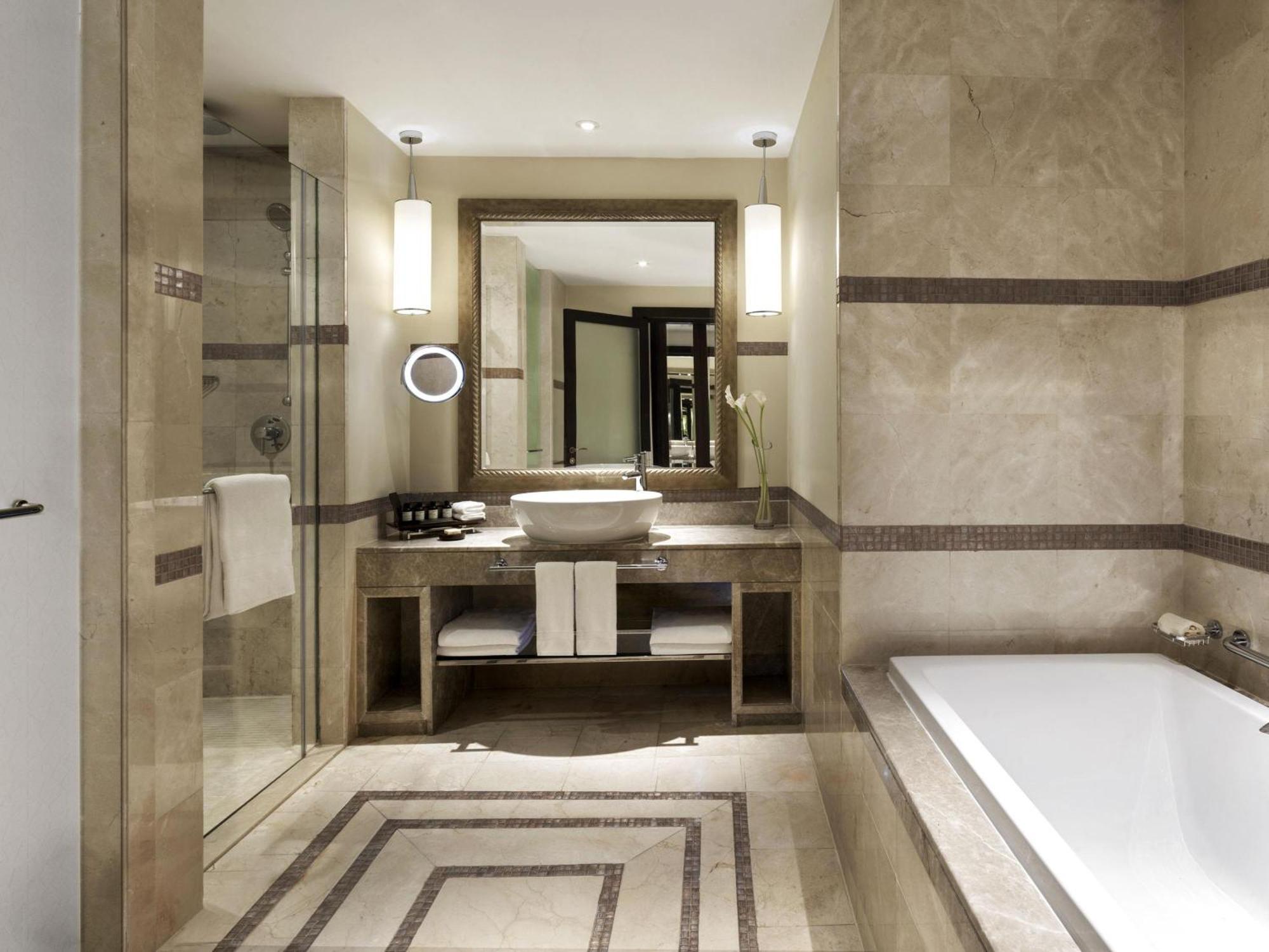 Fairmont Gold Jacuzzi Corner Palm Sea View Suite Lounge Access Balcony