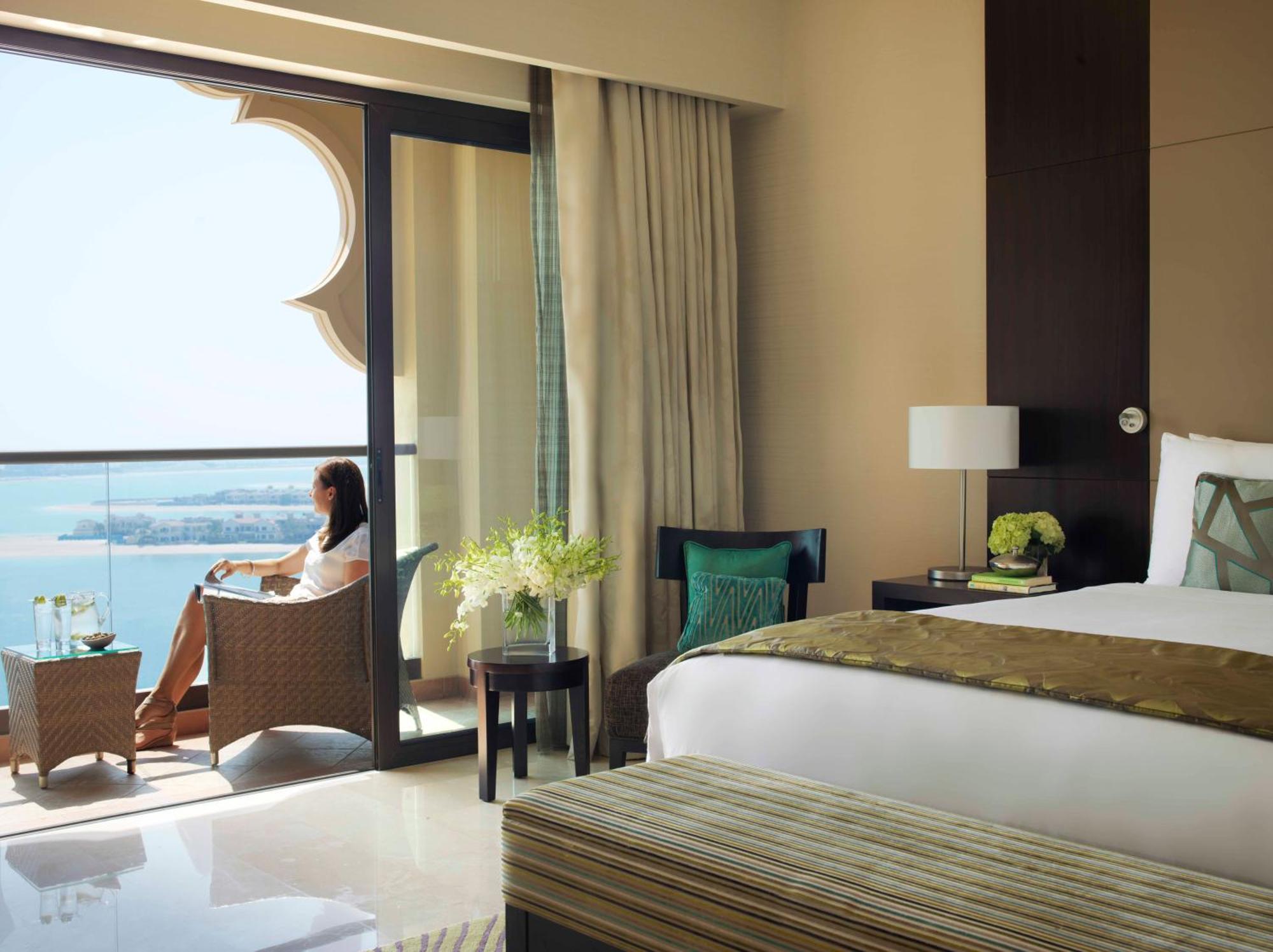 Fairmont Gold Jacuzzi Corner Palm Sea View Suite Lounge Access Balcony